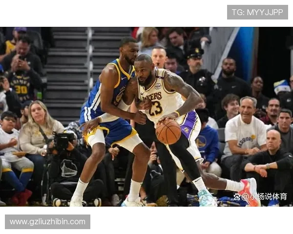 詹姆斯轰下赛季新高湖人险胜勇士浓眉关键封盖助球队稳居西部前六 詹姆斯轰下赛季新高湖人险胜勇士浓眉关键封盖助球队稳居西部前六