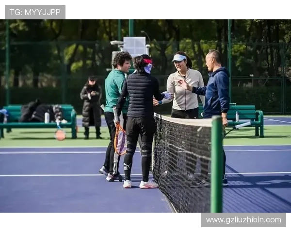 网球赛季高潮来临，世界顶级选手激烈角逐各大赛事冠军荣耀